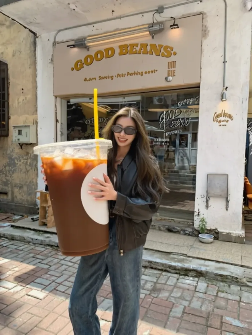 Kling Photo edit enlarging a cup in a portrait